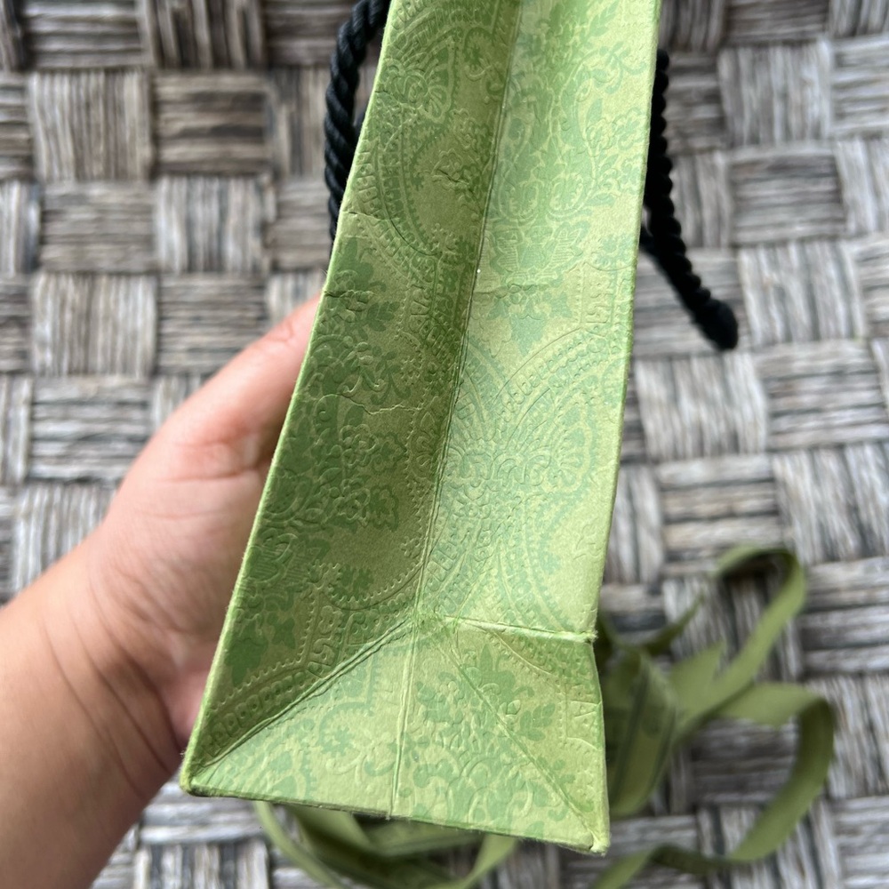 AUTHENTIC Gucci Gift Bag & Ribbon - Picture 2 of 3